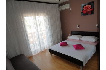 Croatie Privát Pirovac, Extérieur